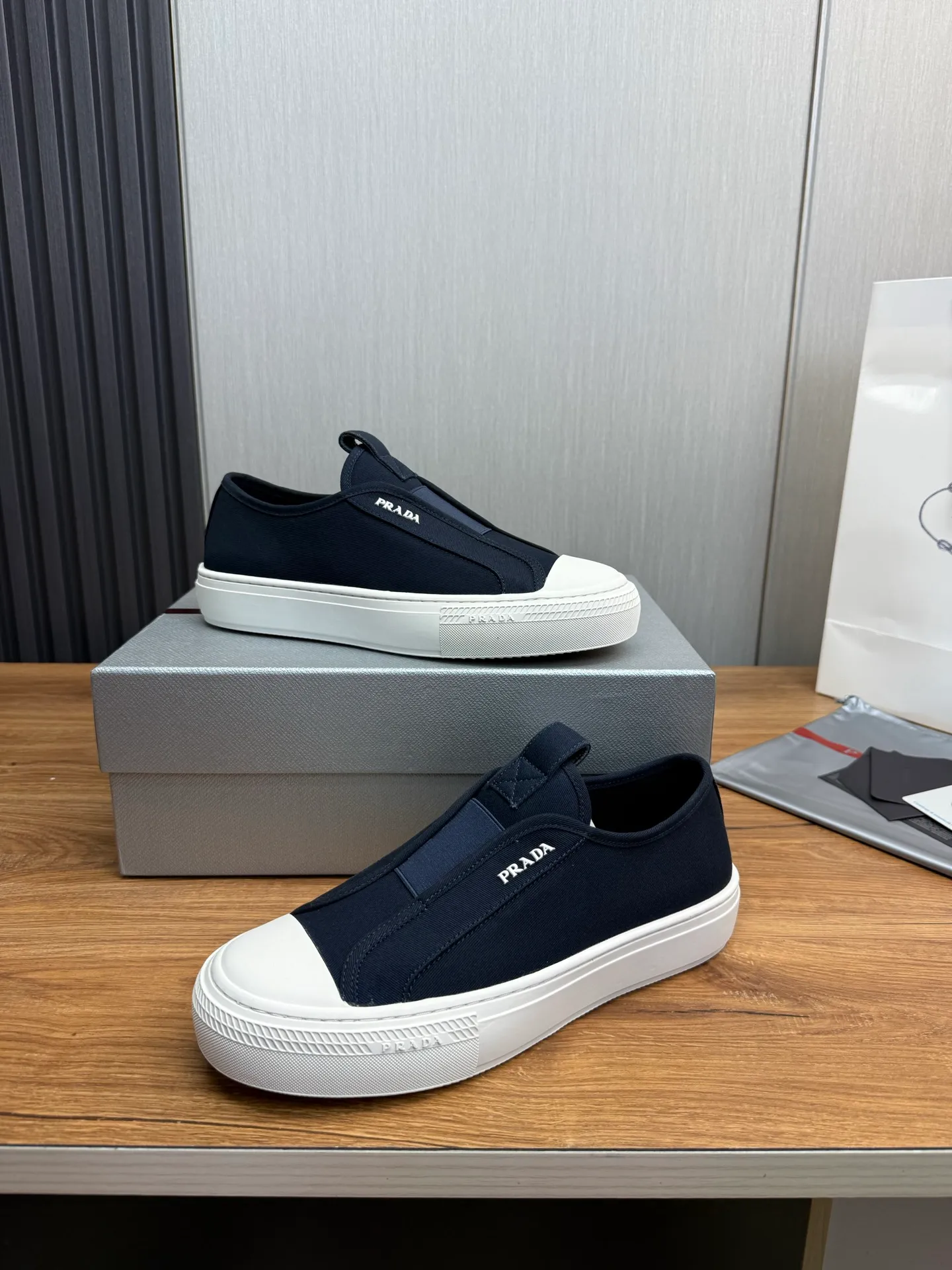 Men's shoes 560💰 [PRADA] Popular canvas shoes in the men's shoe counter, synchronized with the official website, 1 high-quality shipment ✔️Original canvas + cowhide lining, 1🆚1 replica, original sole, 38-45 (45 customized, non-refundable)
